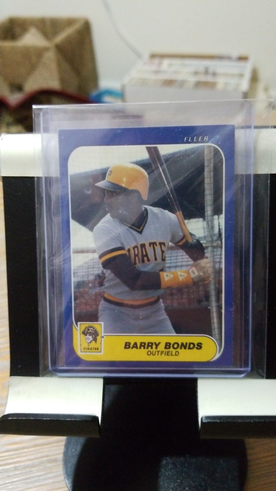 Baseball card- 1986 fleer Barry bonds rc