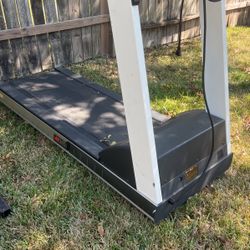 PRECOR Treadmill M945.i