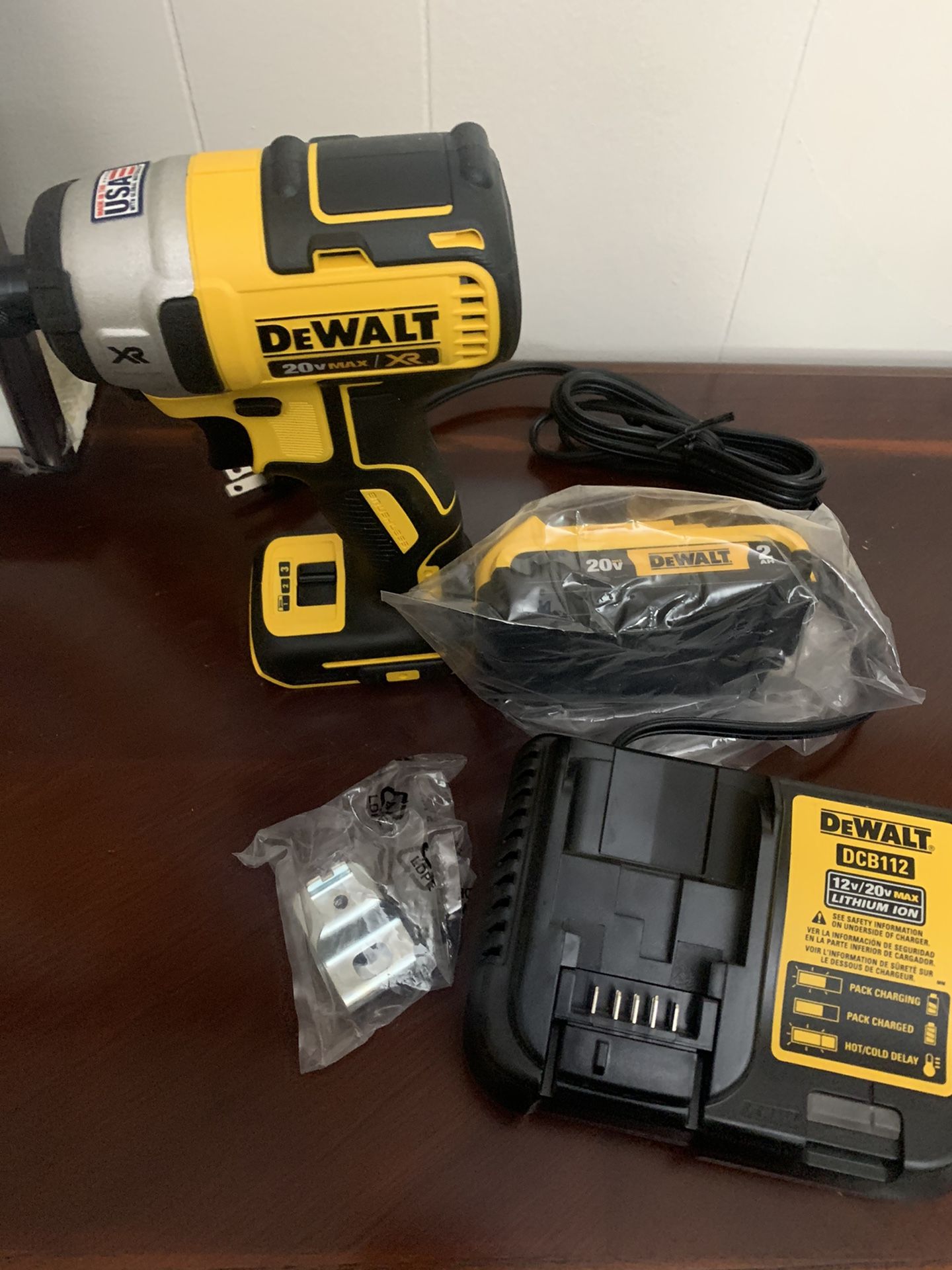 DEWALT 20v imapact xr 3-Speed brushles battery 2.0 and charger new