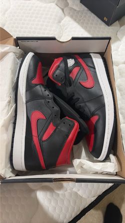 Air Jordan 1 Mid 9.5