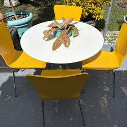 Small Dining Set. Metal  and Formica