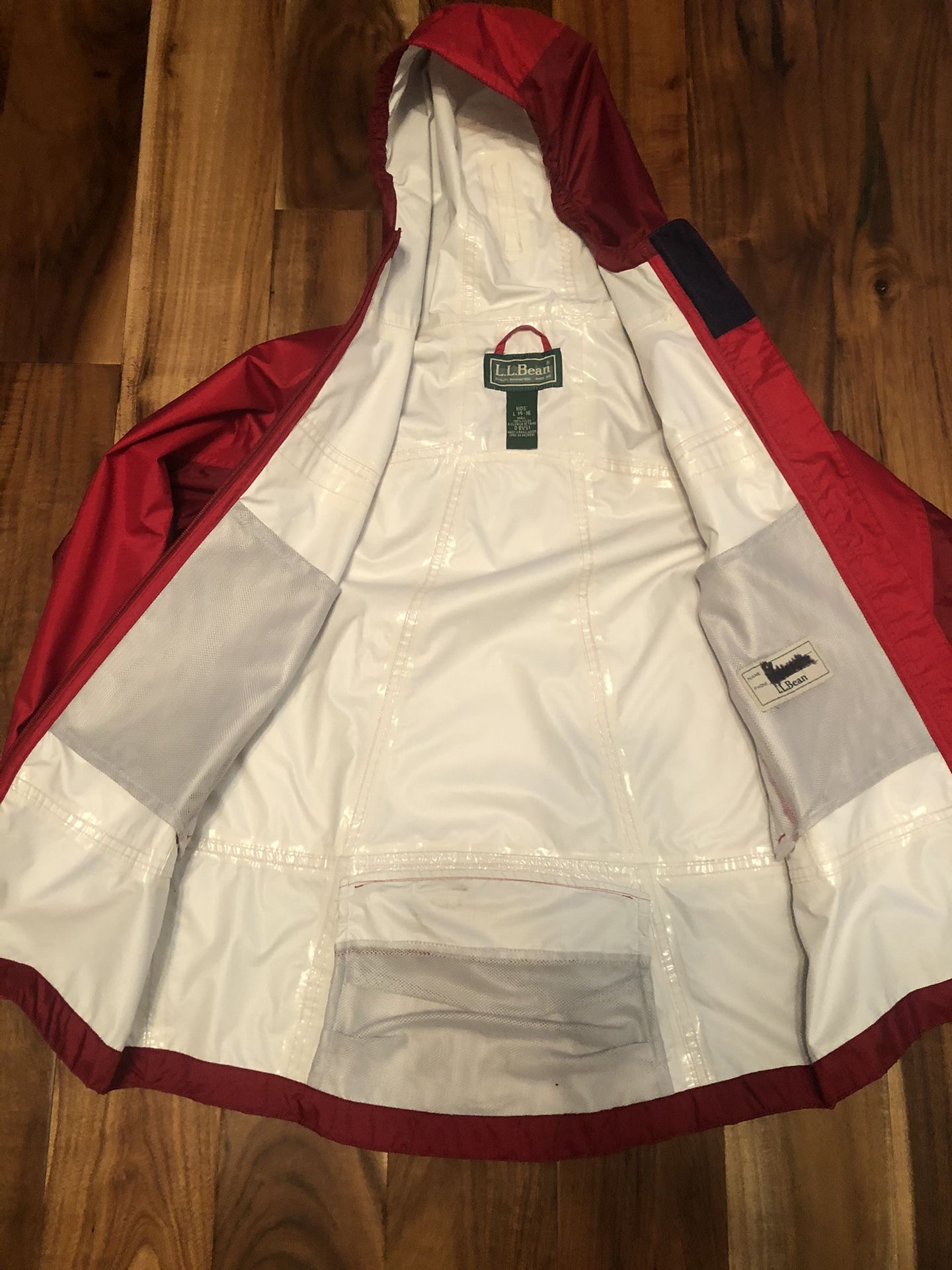 Llbean Rain Jacket Size L 14-16 Youth Runs Little Smaller . Excellent Condition