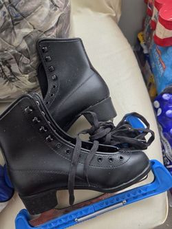 Boys Size 4 Skates With Blade Gaurd 