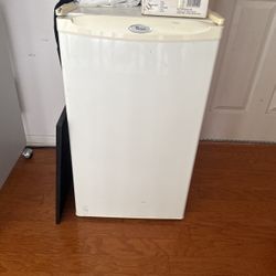 Mini Fridge 