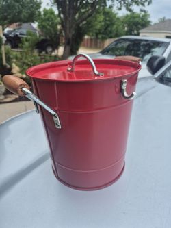 Container for ice