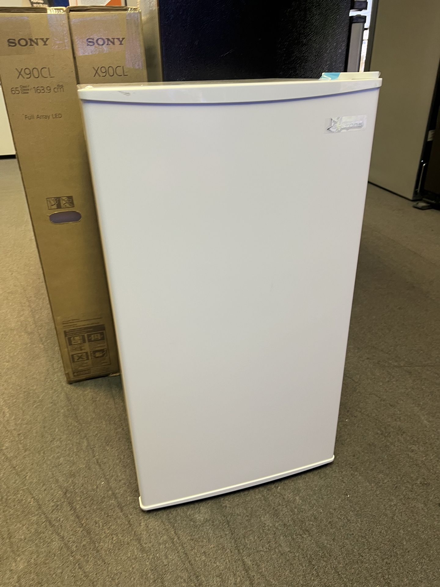 Seasons White Mini Fridge