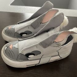 Kids Girls Bunny Ear Converse In a size 8