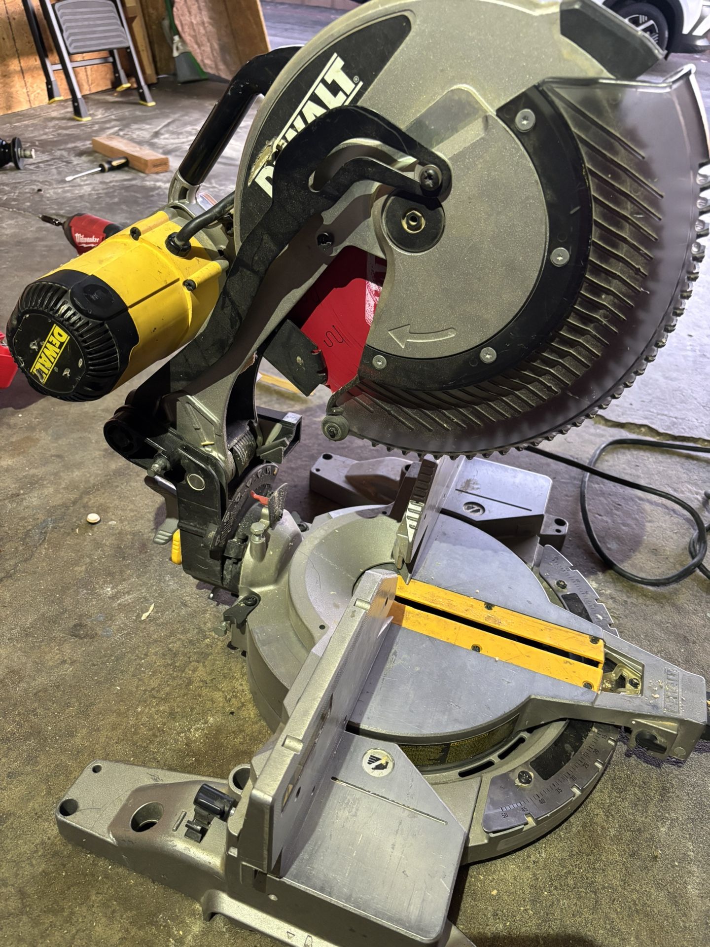 Miter Saw 12” Dewalt 