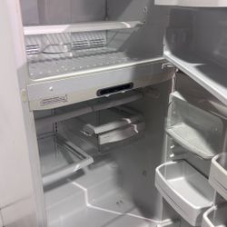 He Refrigerator