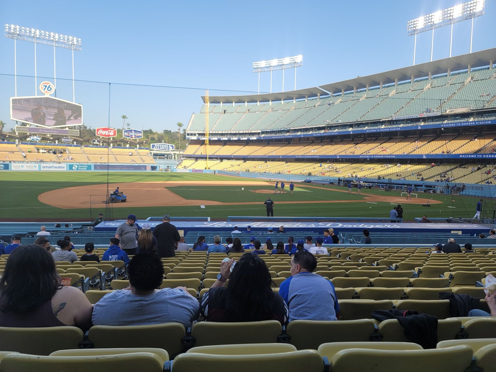 Kershaw Addresses The Fans Before The Game 