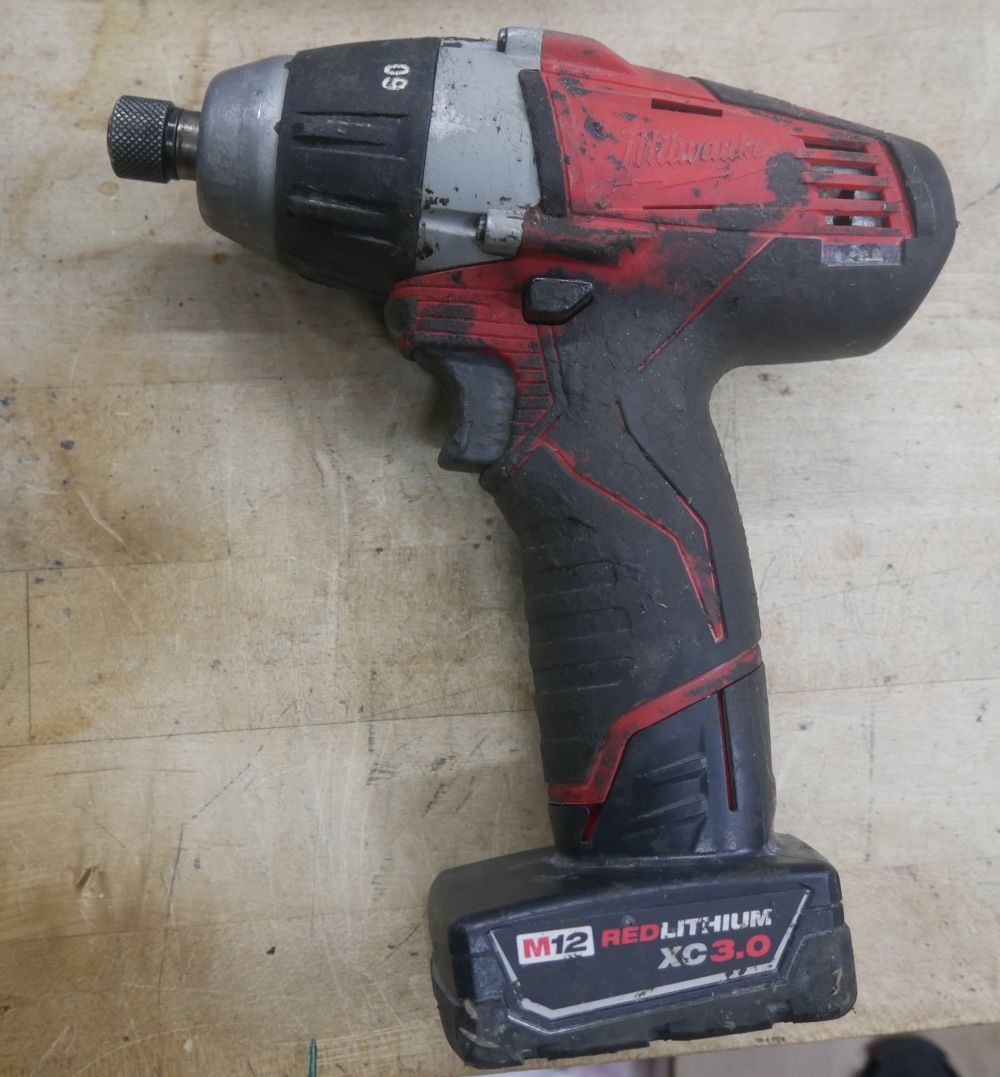 Milwaukee 2455-20 M12 12V Drill Driver XC30. BATTERY USED. TESTED. IN A GOOD WORKING ORDER.