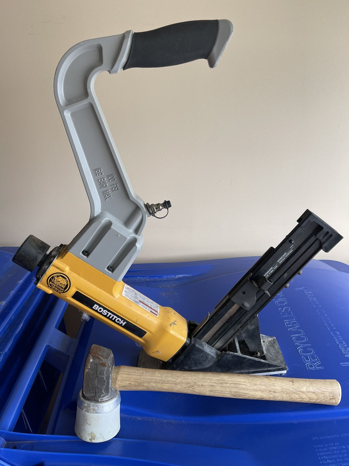 Dewalt Pneumatic Flooring nailer