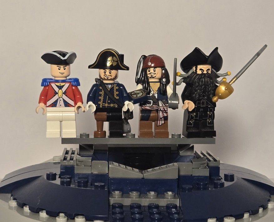 4 Lego Pirates of the Caribbean Minifigs