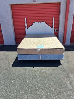 Queen size bed complete
