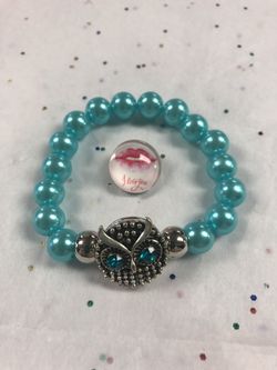 Blue faux pearl snap button bracelet