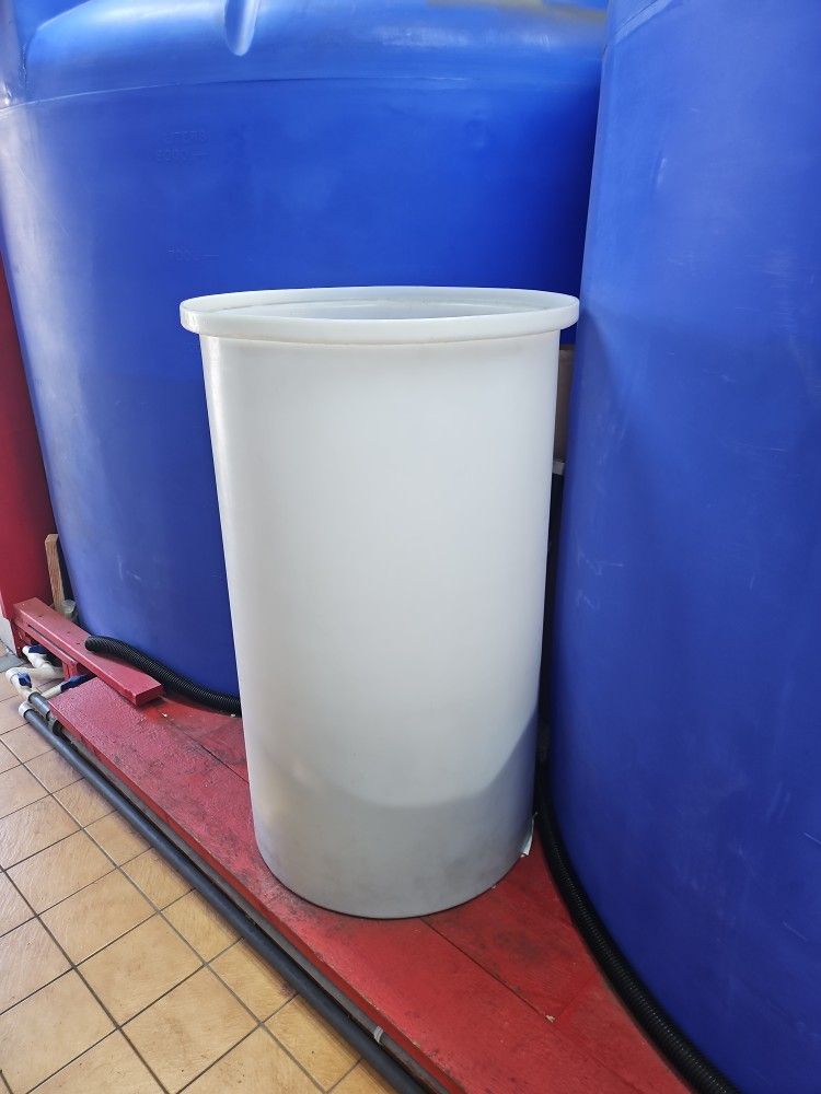 100 Gal Water Tank