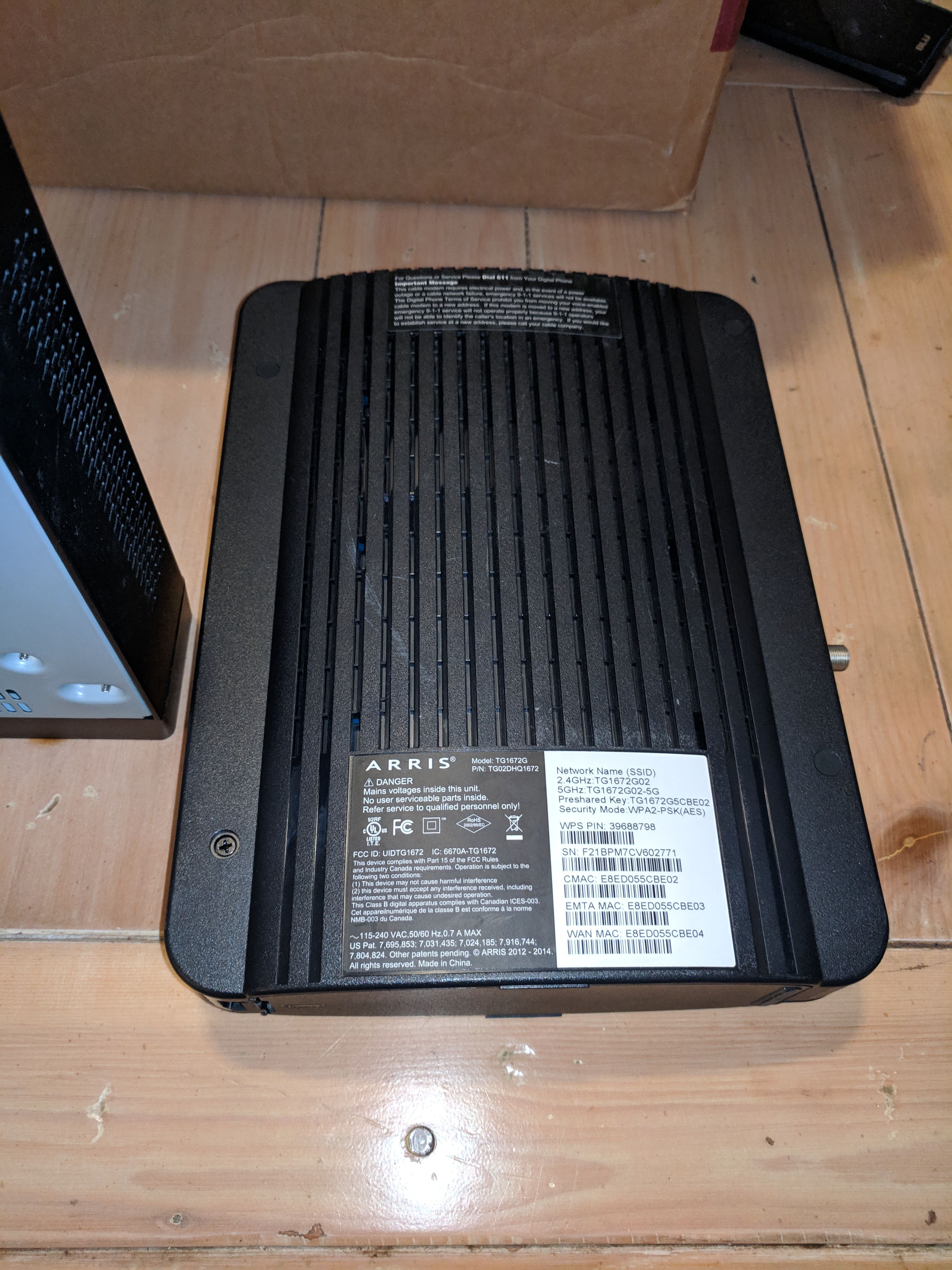 Arris TG1672G Touchstone Telephony Wireless Cable Gateway Modem 16x4 Docsis 3.0