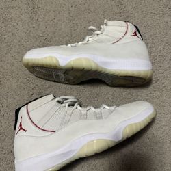 VNDS JORDAN 11 PLATINUM SIZE 11.5 