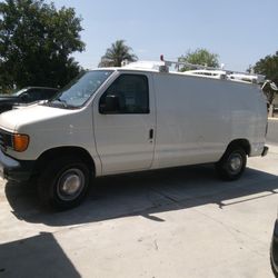 One Owner 2006 Ford Econo Van