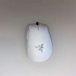 Razer DeathAdder V3 Pro Lightweight Wireless Gaming Mouse W/ Accessories