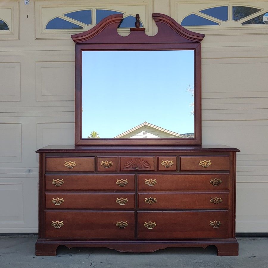 Dresser Bureau Mirror Chest of 7 Drawers