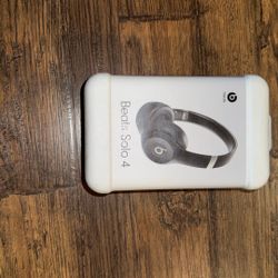 Beats Solo 4 & Beats Buds 