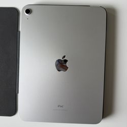 Silver iPad 10 generation 