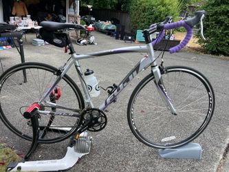 Fuji Road Bike + Indoor Trainer – Ready to Ride!