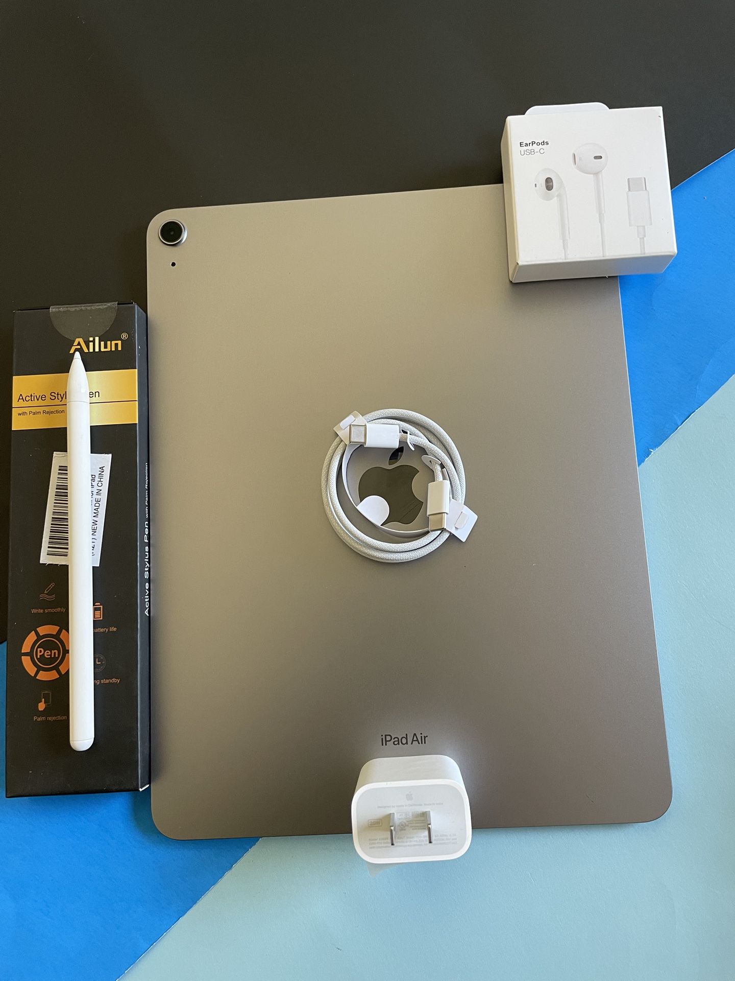 Apple IPad Air 13” (M2 chip / 2024 model) 128GB with Pen keyboard & Accessories (warranty 10/2025)