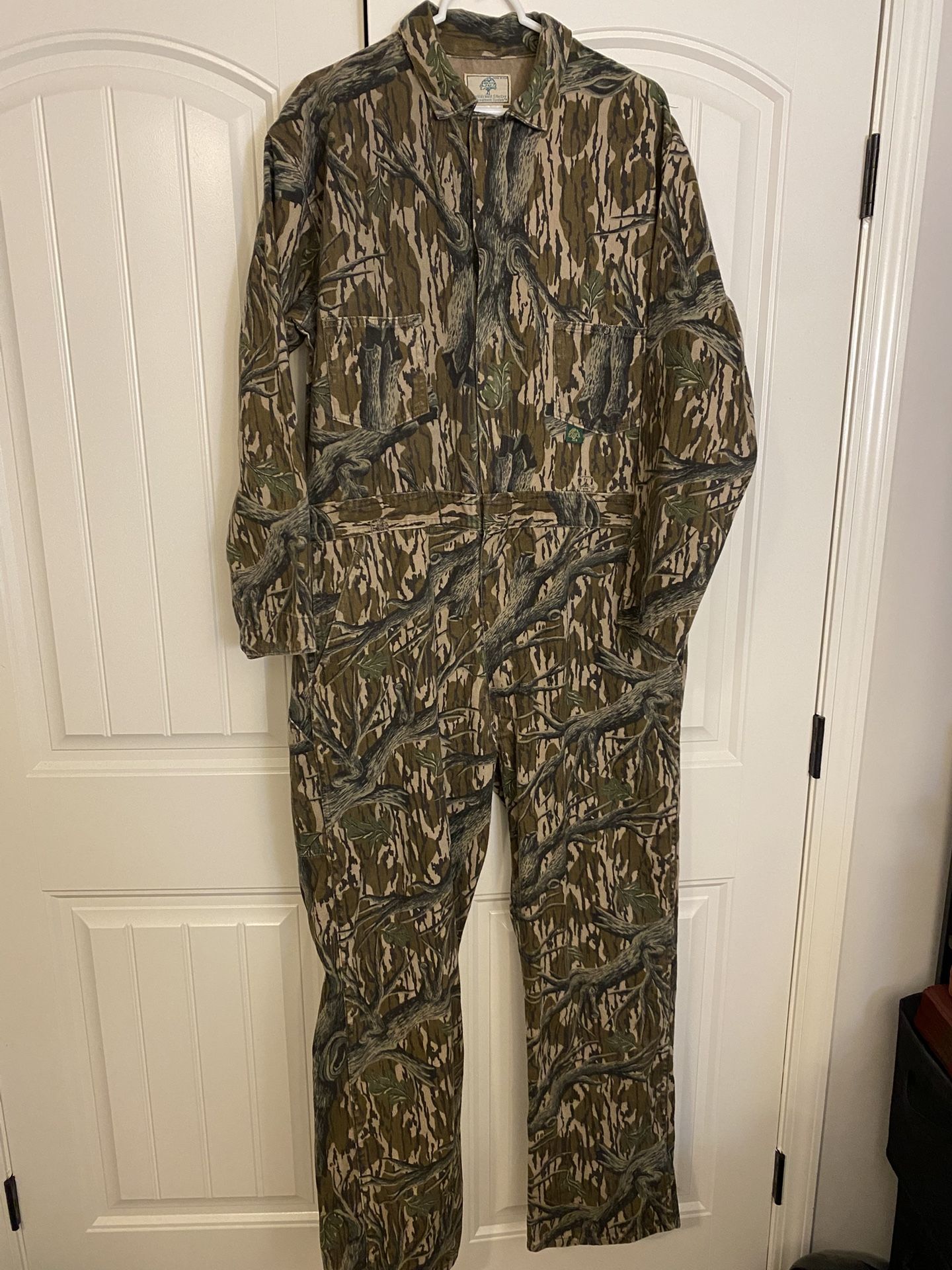 Vintage Mossy Oak Men’s Size Large Camouflage (Camo) Hunting Coveralls / Jumpsuit; Made in U.S.A.