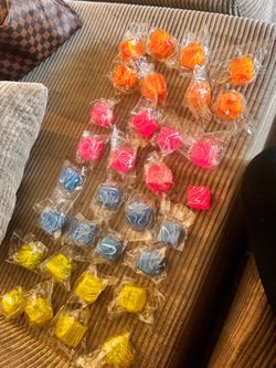 Box of 32 ice cube squishes