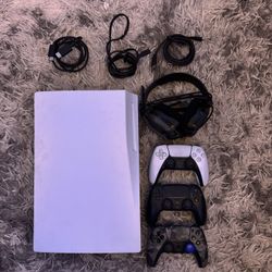Playstation 5 Bundle (3 controllers + astro A10 headset) 