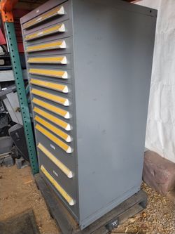 Tool cabinet, By (Vidmar). 13 drawers comes with dividers. Good condition. I can deliver for extra.