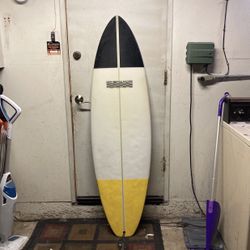 5’9” Shortboard Surfboard