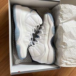 Air Jordan Retro 11s Women Size 6Y