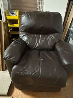 Recliner and lift all leather electrical great condition