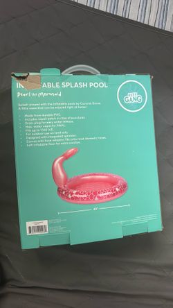 Inflatable splash pool