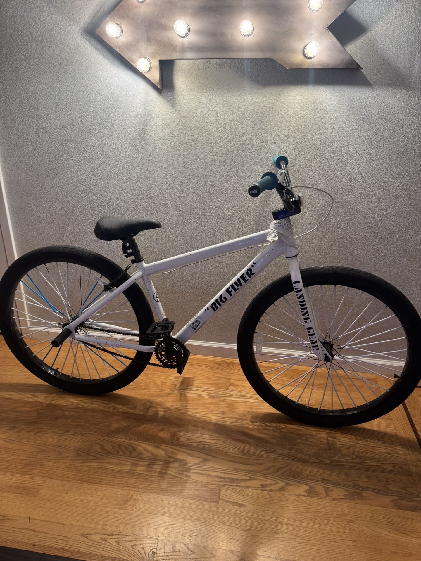 2021 SE Big Flyer 29” White Splatter