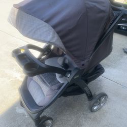 Chicco Bravo stroller, Car Seat And 2 Bases