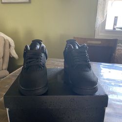 AIR JORDAN 4 BLACK CAT GRADESCHOOL SIZE 6y 