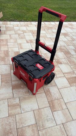 Milwaukee PACKOUT 22 in. Rolling Tool Box