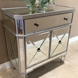 Mirrored Cabinet – 32.5”H × 32”W × 16”D – Elegant Silver Finish, Used in Great Condition 