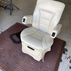 Motorized Captain’s Chair For Navigator Yacht Can Be Installed On Any Boat