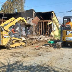 Bobcat 380/ Dump Trailer