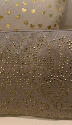 Decorative throw pillows. Tan and gold