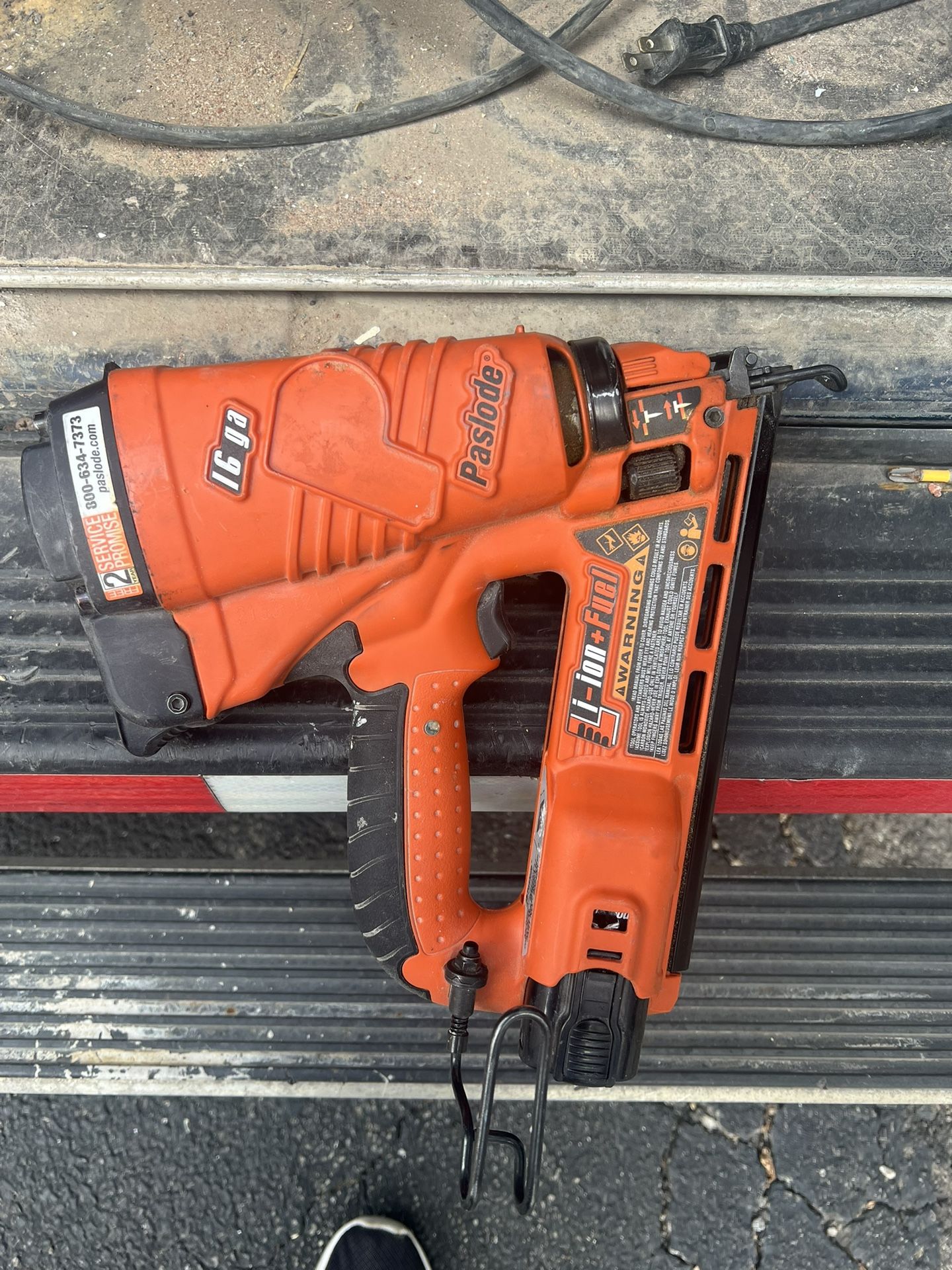 Paslode 16-GAUGE 7.5-VOLT CORDLESS FINISH ANGLED NAILER