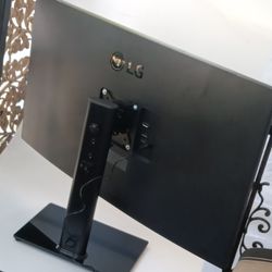32" LG Computer Monitor like New Condition 