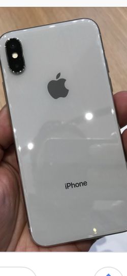 IPhone X Silver 256 GB small crack on screen AT&T