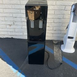 Ice Maker And Water Dispenser