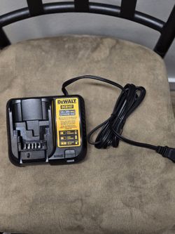 DeWalt DCB107 Battery Charger